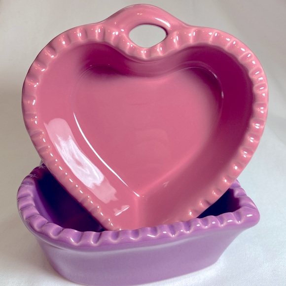 WILLIAMS SONOMA 2 HEART SHAPED BAKING DISHES BOWLS PINK PURPLE VALENTINES DAY - Picture 2 of 7